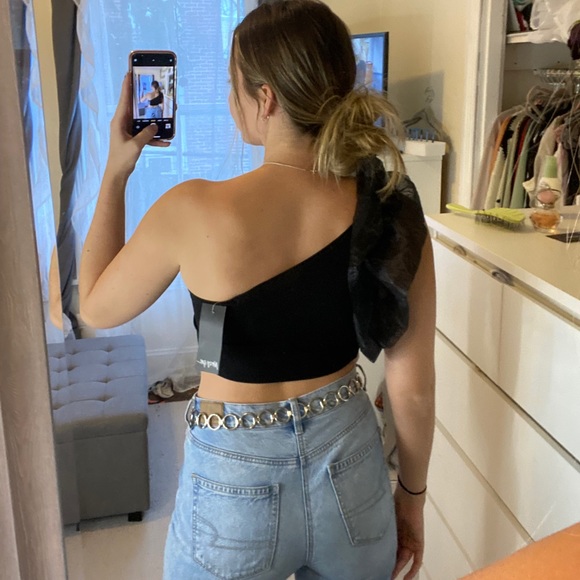 NastyGal Ruffle One-Shoulder Crop Top - Picture 3 of 5